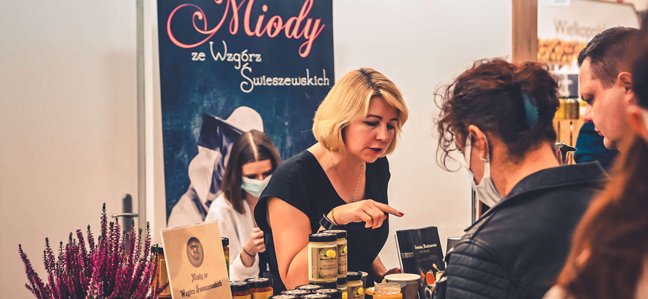 You are currently viewing Serwujemy herbatę z propolisem na międzynarodowych targach Smaki Regionów w Poznaniu